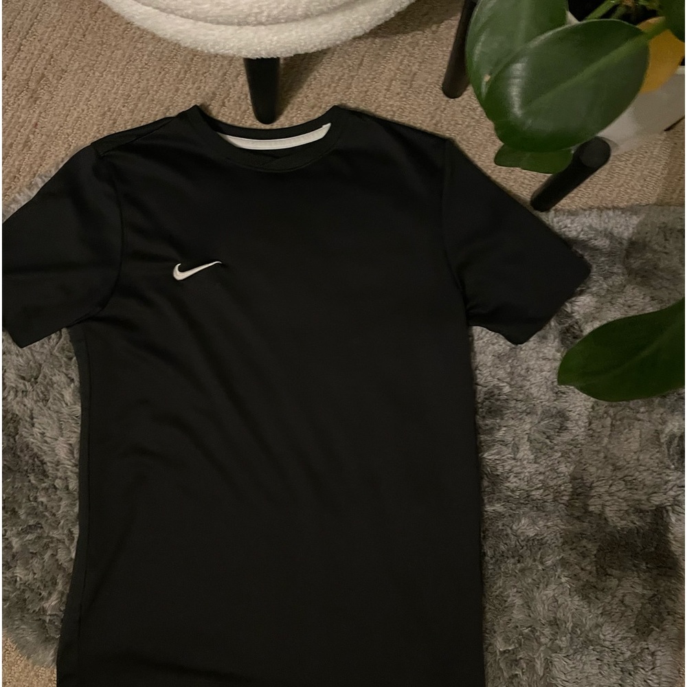 NIKE TRAINING TEE SIZE XL YOUTH